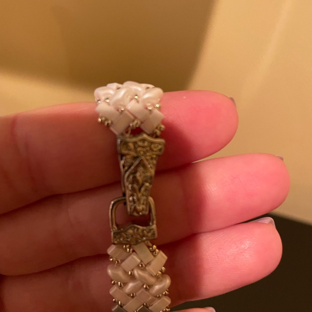 Beaded Bracelet With Diamond Like Clasp